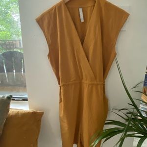 ATHLETA ROMPER GOLDEN YELLOW